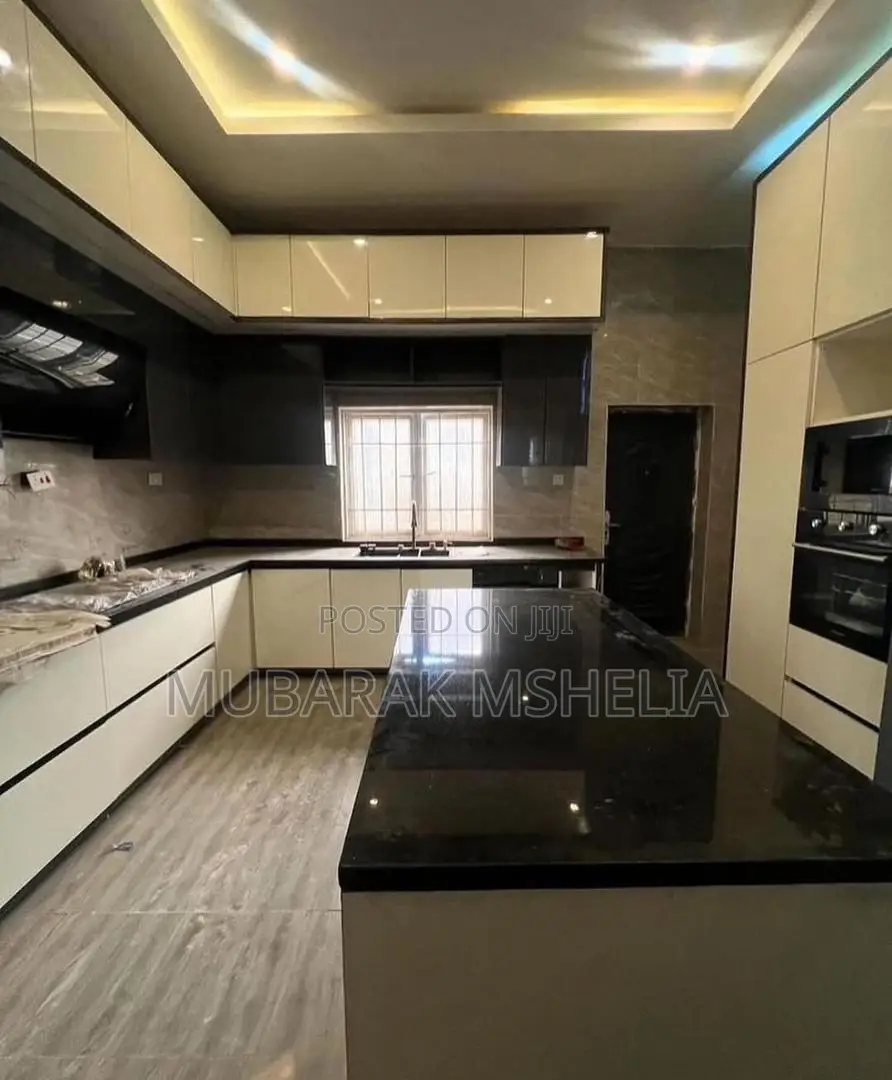 5bdrm Duplex in Kaura for sale
