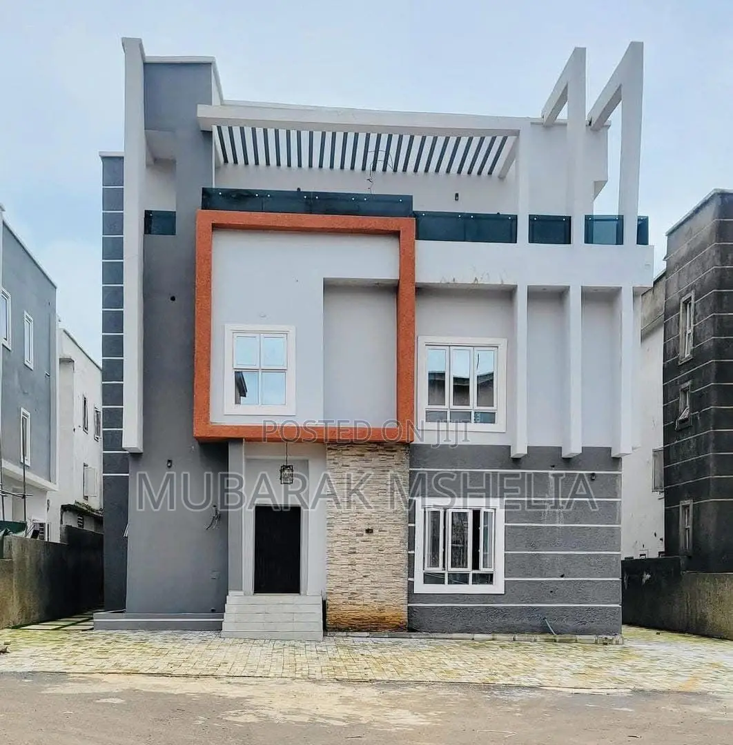 5bdrm Duplex in Kaura for sale