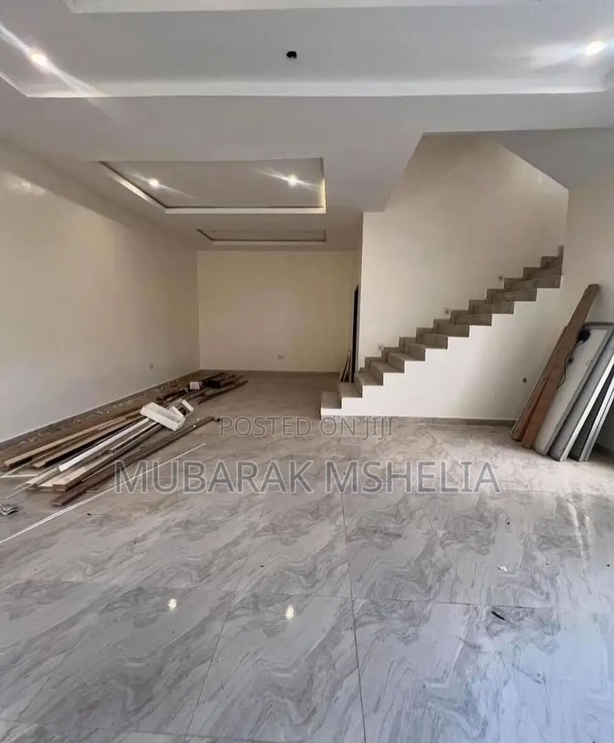 5bdrm Duplex in Kaura for sale