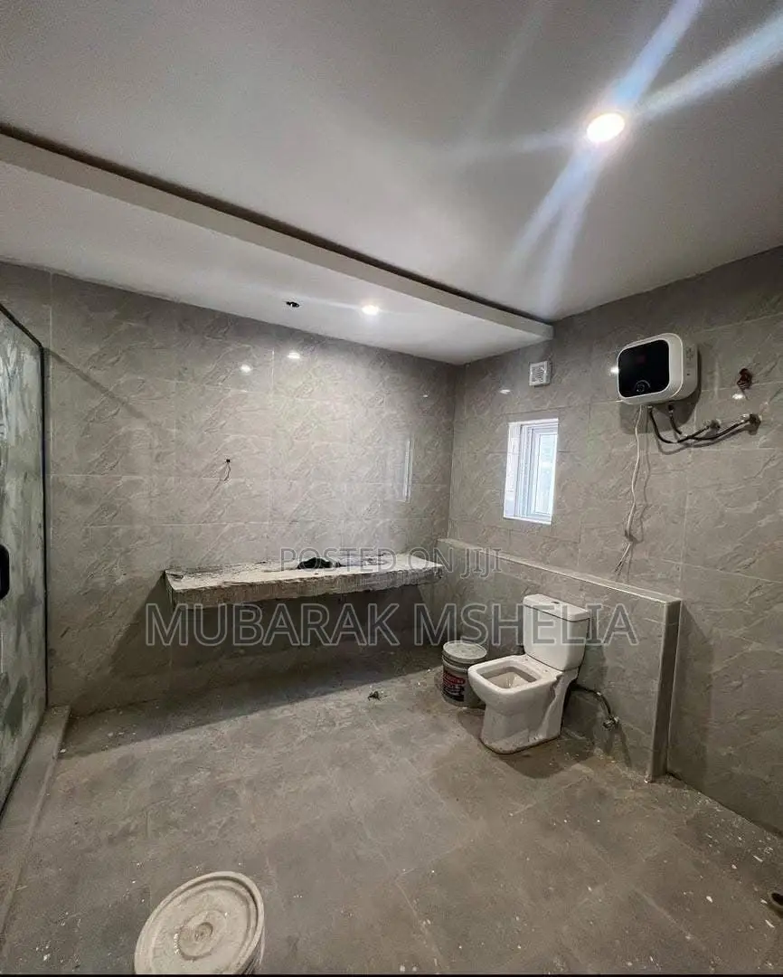 5bdrm Duplex in Kaura for sale