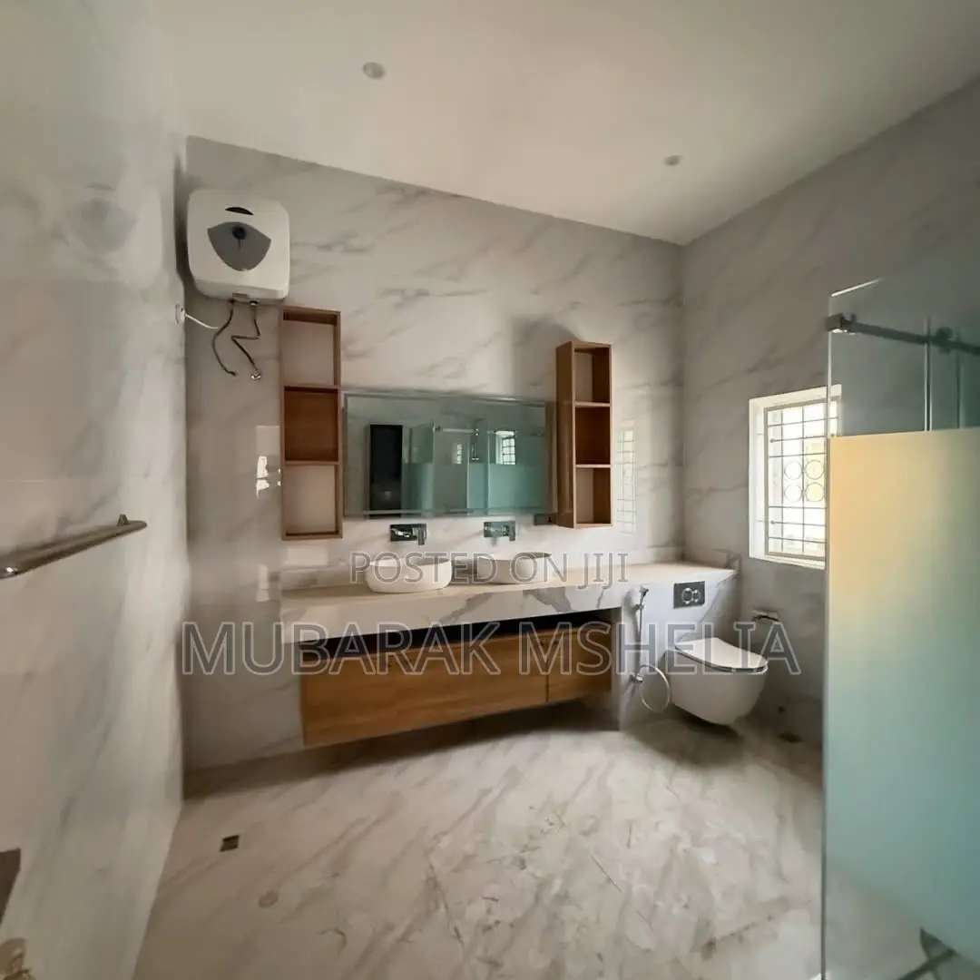 7bdrm Duplex in Jabi for sale