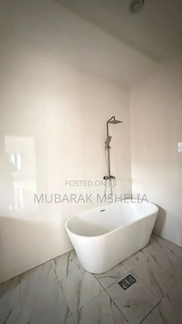 5bdrm Duplex in Guzape District for sale