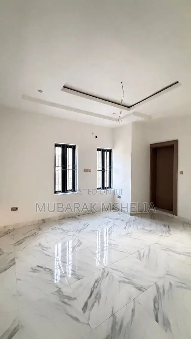5bdrm Duplex in Guzape District for sale