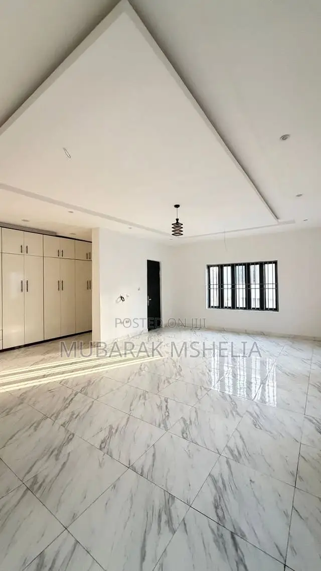5bdrm Duplex in Guzape District for sale
