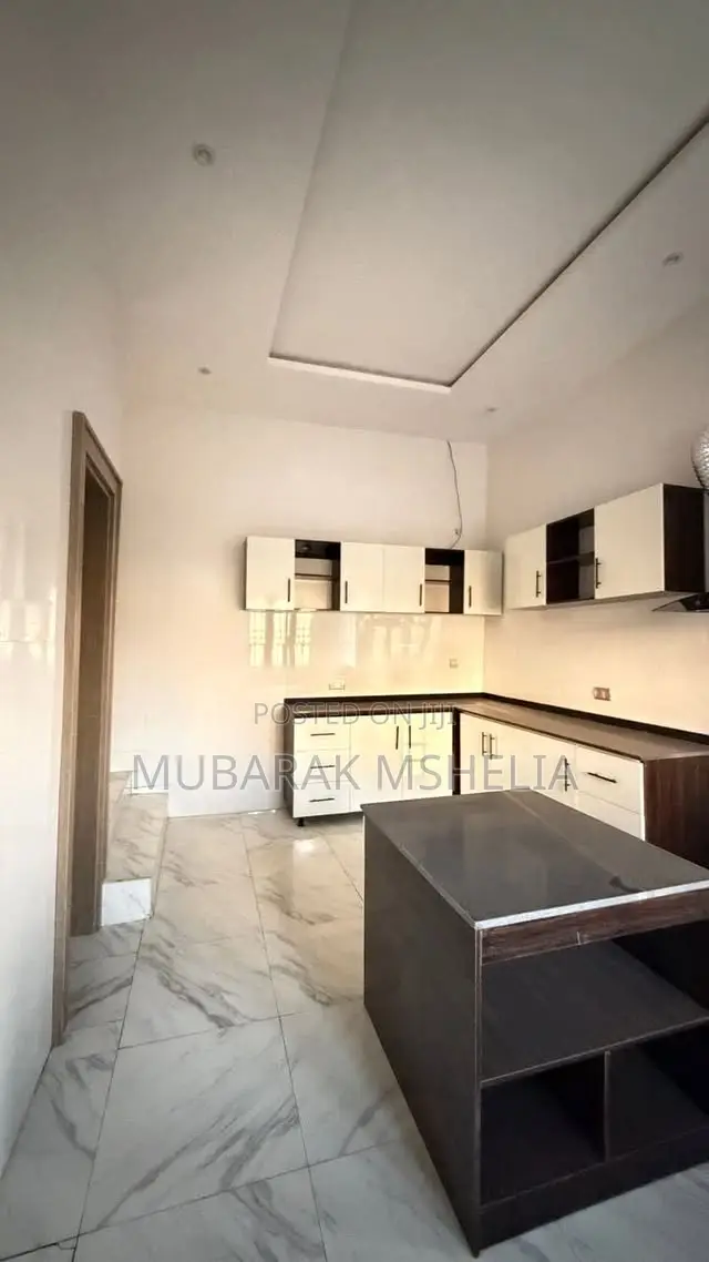 5bdrm Duplex in Guzape District for sale