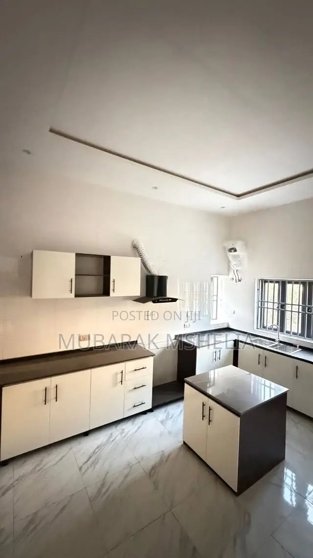 5bdrm Duplex in Guzape District for sale