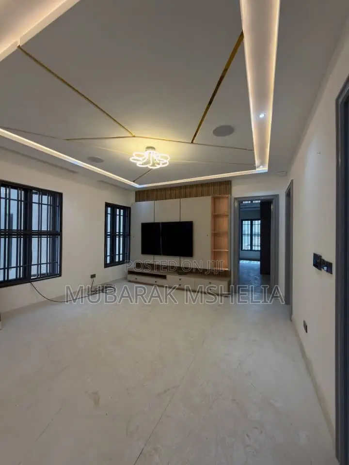 5bdrm Duplex in Zone 4 / Wuse for sale