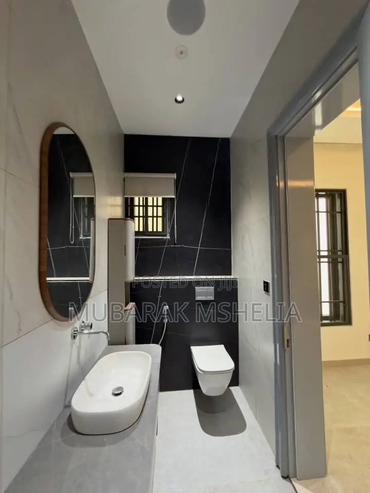 5bdrm Duplex in Zone 4 / Wuse for sale