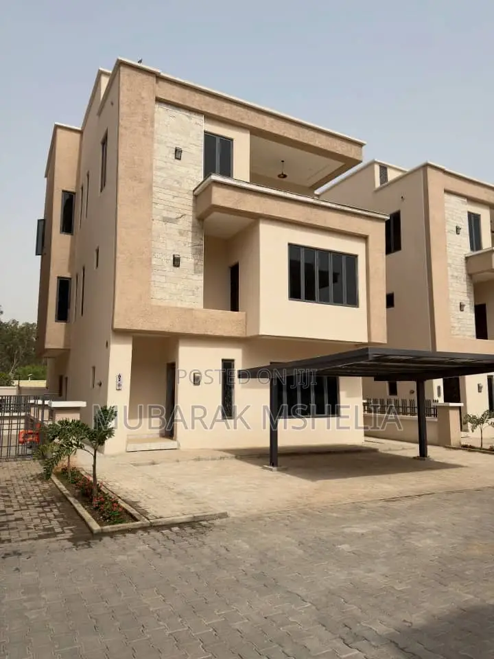 5bdrm Duplex in Zone 4 / Wuse for sale