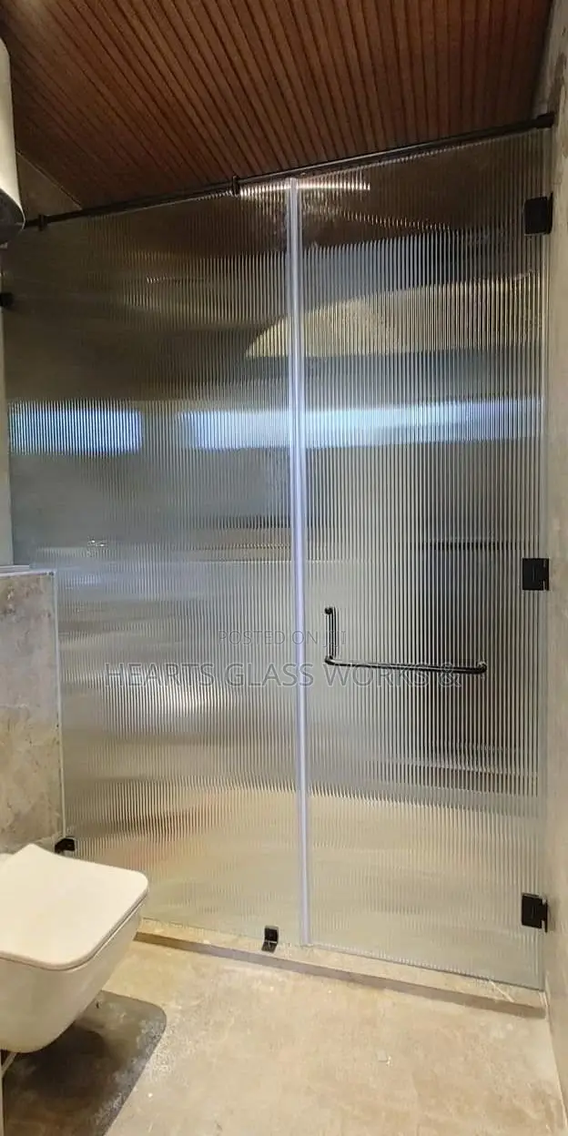 Elegant Plain Fluted Glass Partition for Shower Cubicle