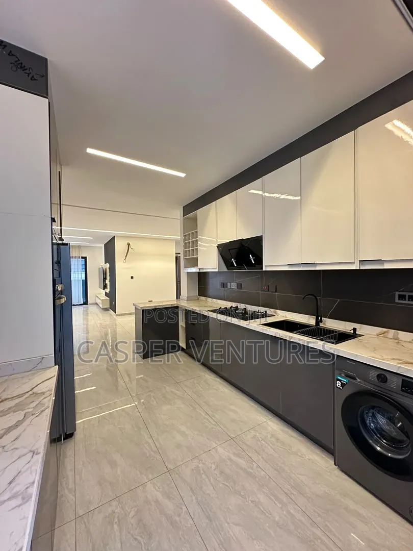 3bdrm Apartment in Elegushi, Ikate for sale