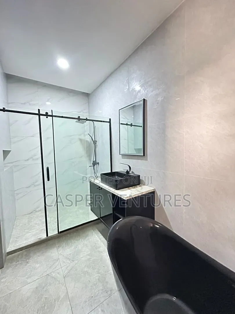 3bdrm Apartment in Elegushi, Ikate for sale