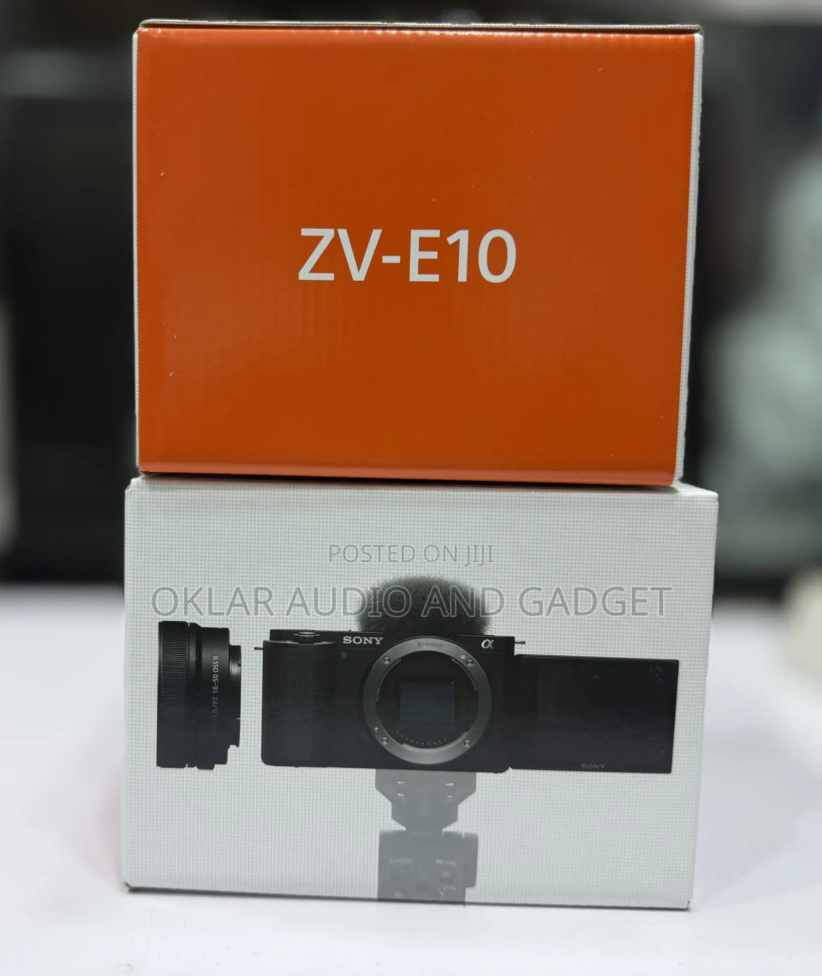 Sony Zv-E10 Mirroless Camera With 16-50mm Lens for Vlogging