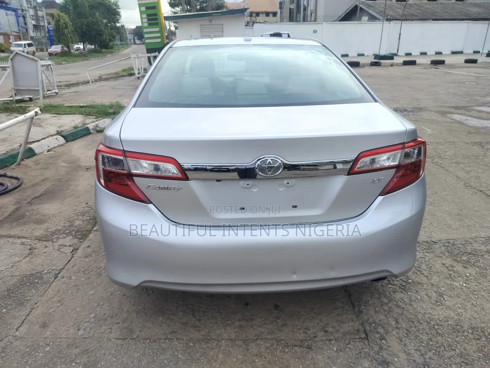 Toyota Camry XLE 4dr Sedan (2.5L 4cyl 6A) 2013 Silver