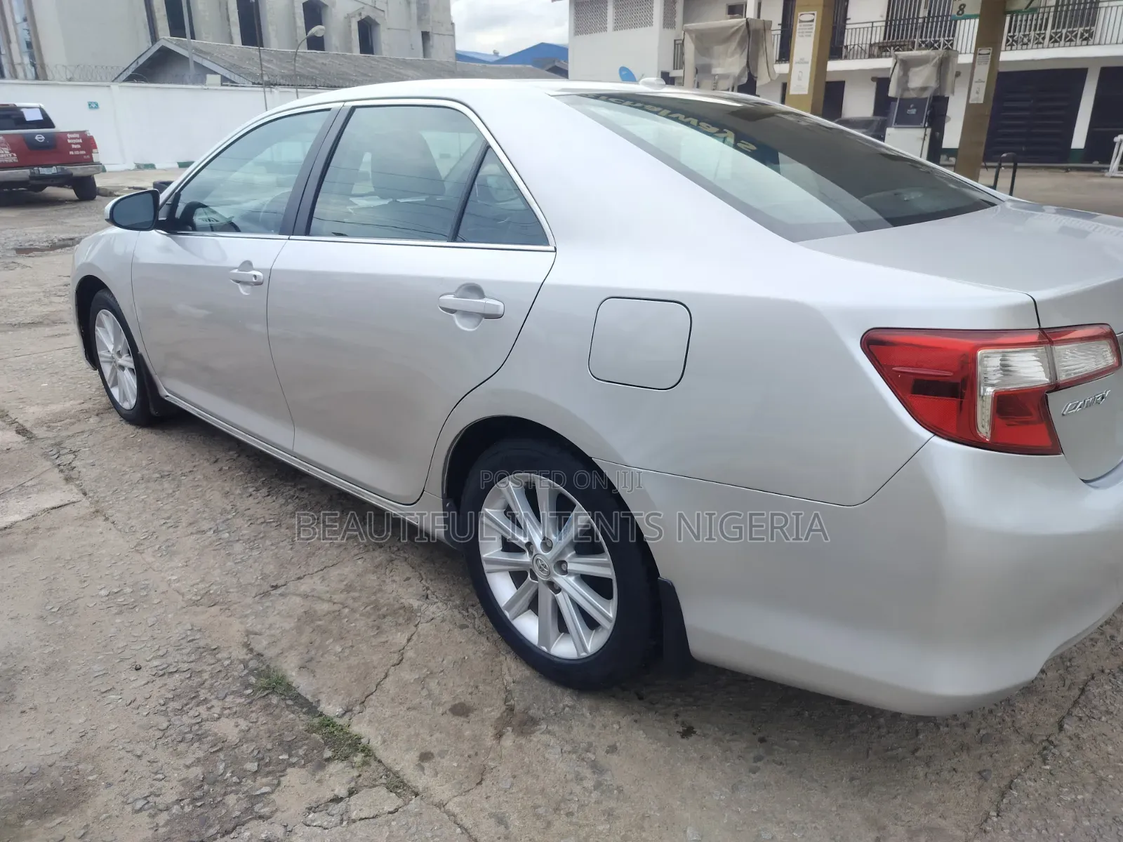 Toyota Camry XLE 4dr Sedan (2.5L 4cyl 6A) 2013 Silver