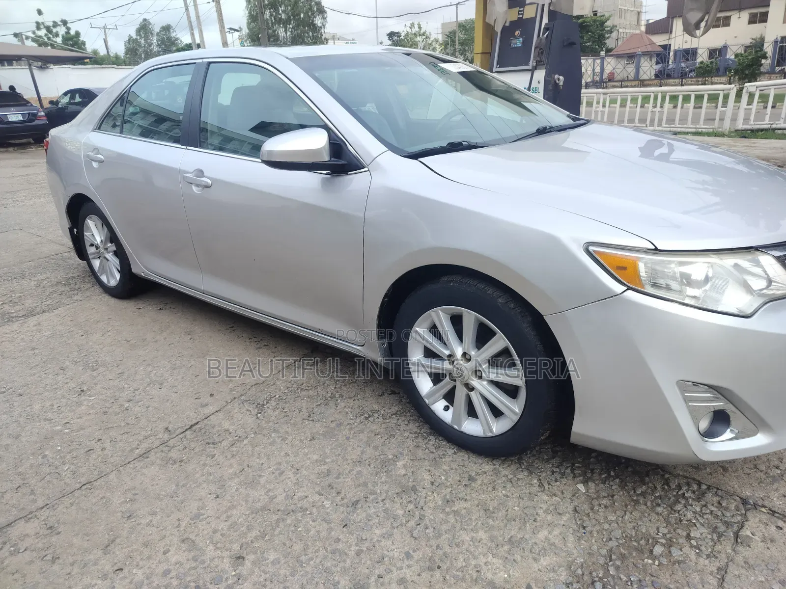 Toyota Camry XLE 4dr Sedan (2.5L 4cyl 6A) 2013 Silver