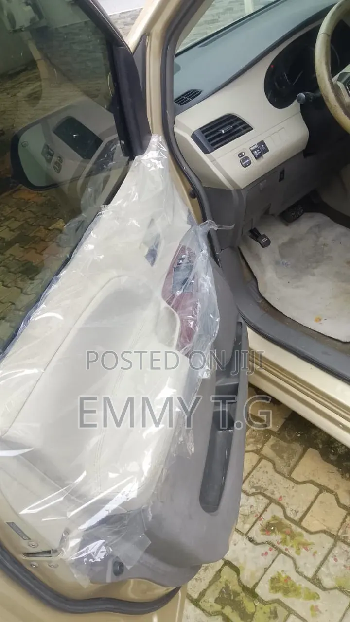 Toyota Sienna 2014 Gold