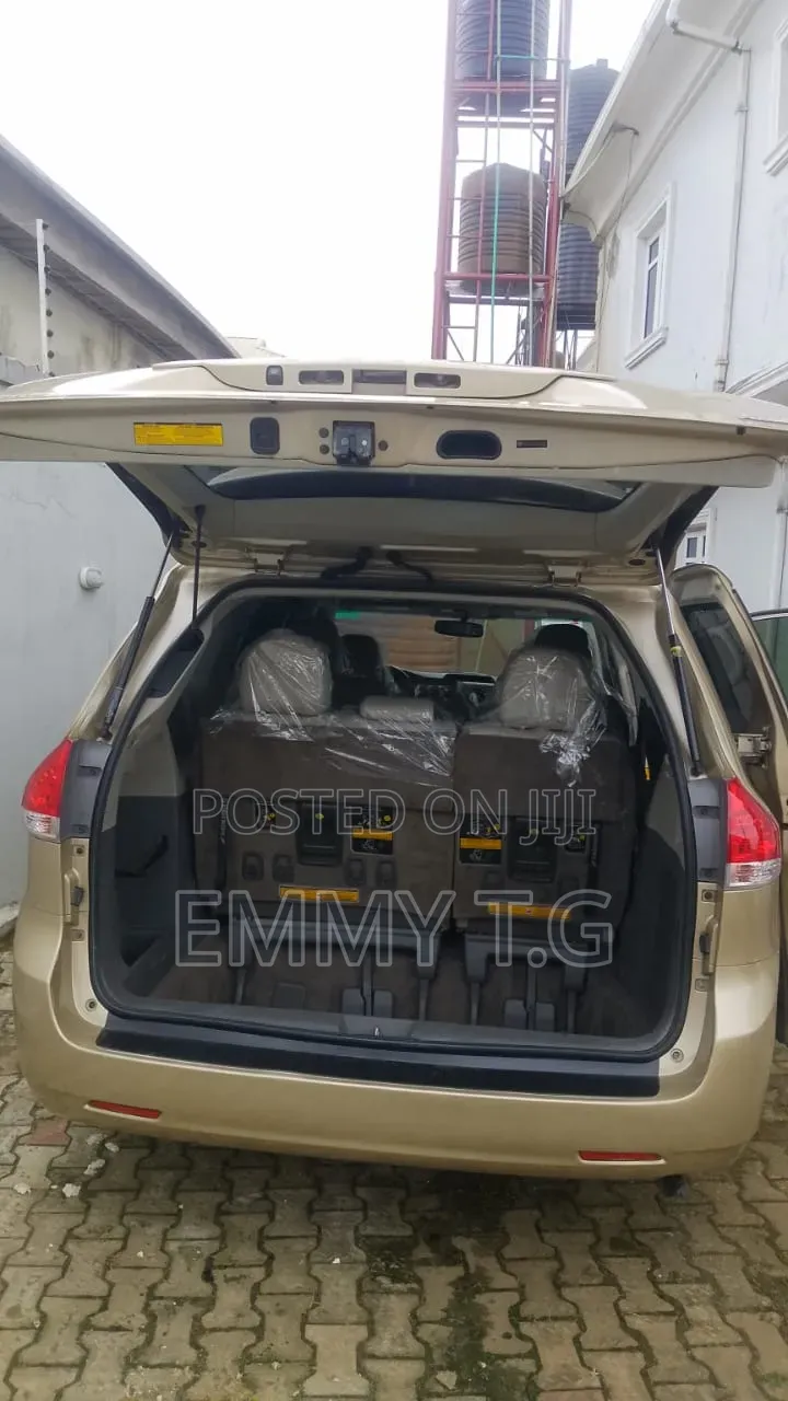 Toyota Sienna 2014 Gold