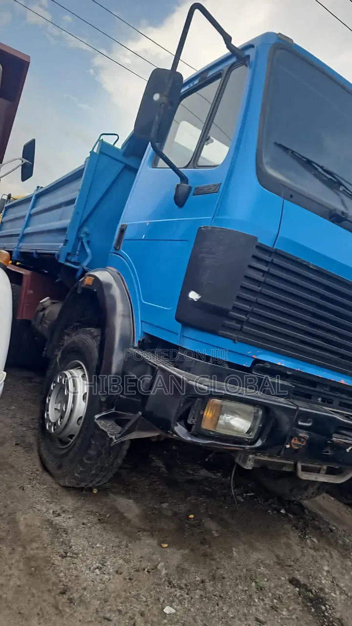 Benz 2527 Tipper Truck 10 Tyres Tokunbo