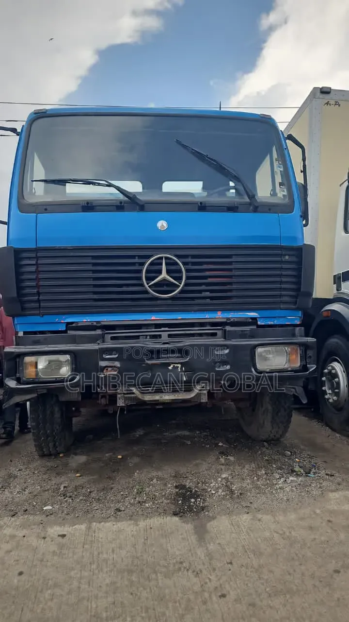 Benz 2527 Tipper Truck 10 Tyres Tokunbo