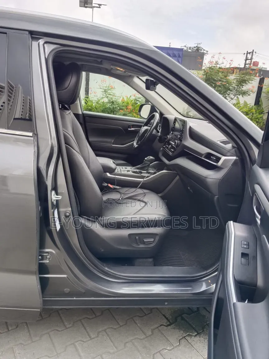 Toyota Highlander 2021 Gray