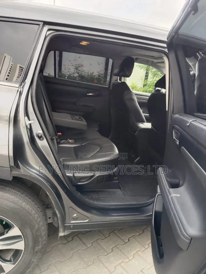 Toyota Highlander 2021 Gray