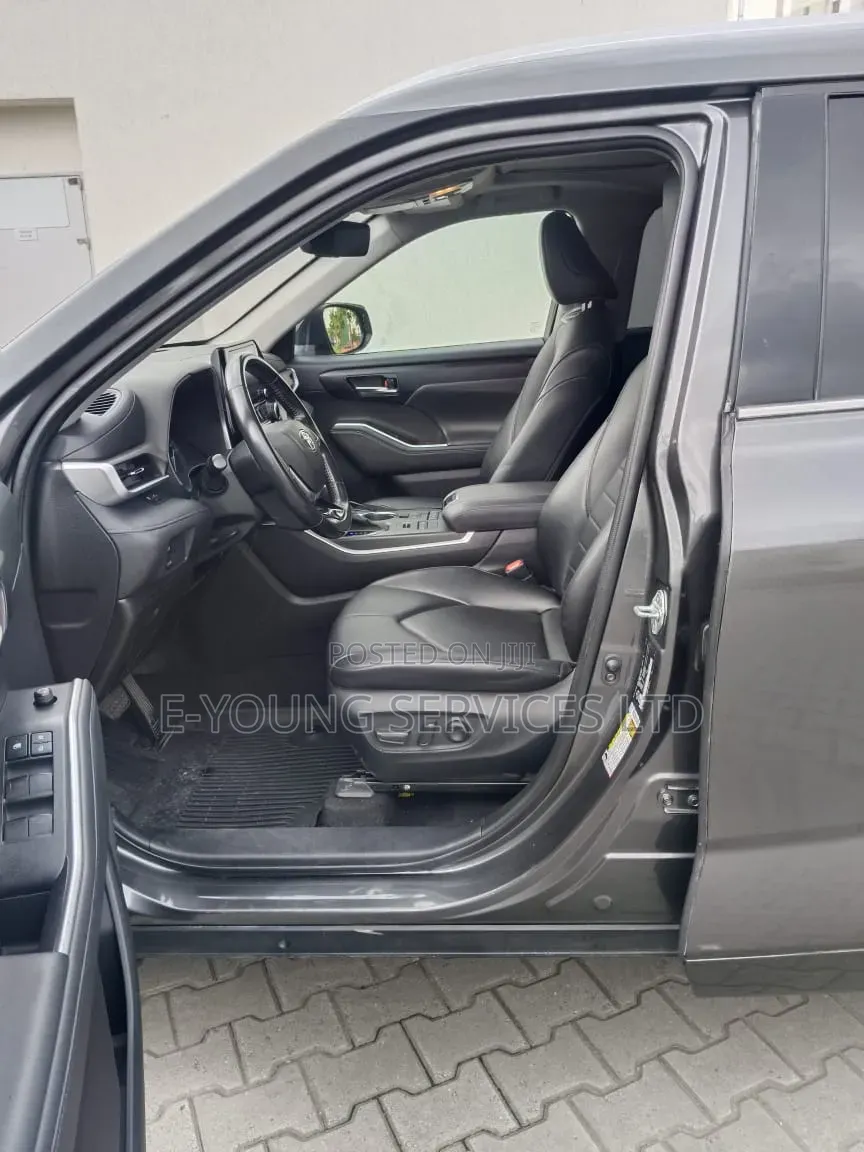 Toyota Highlander 2021 Gray