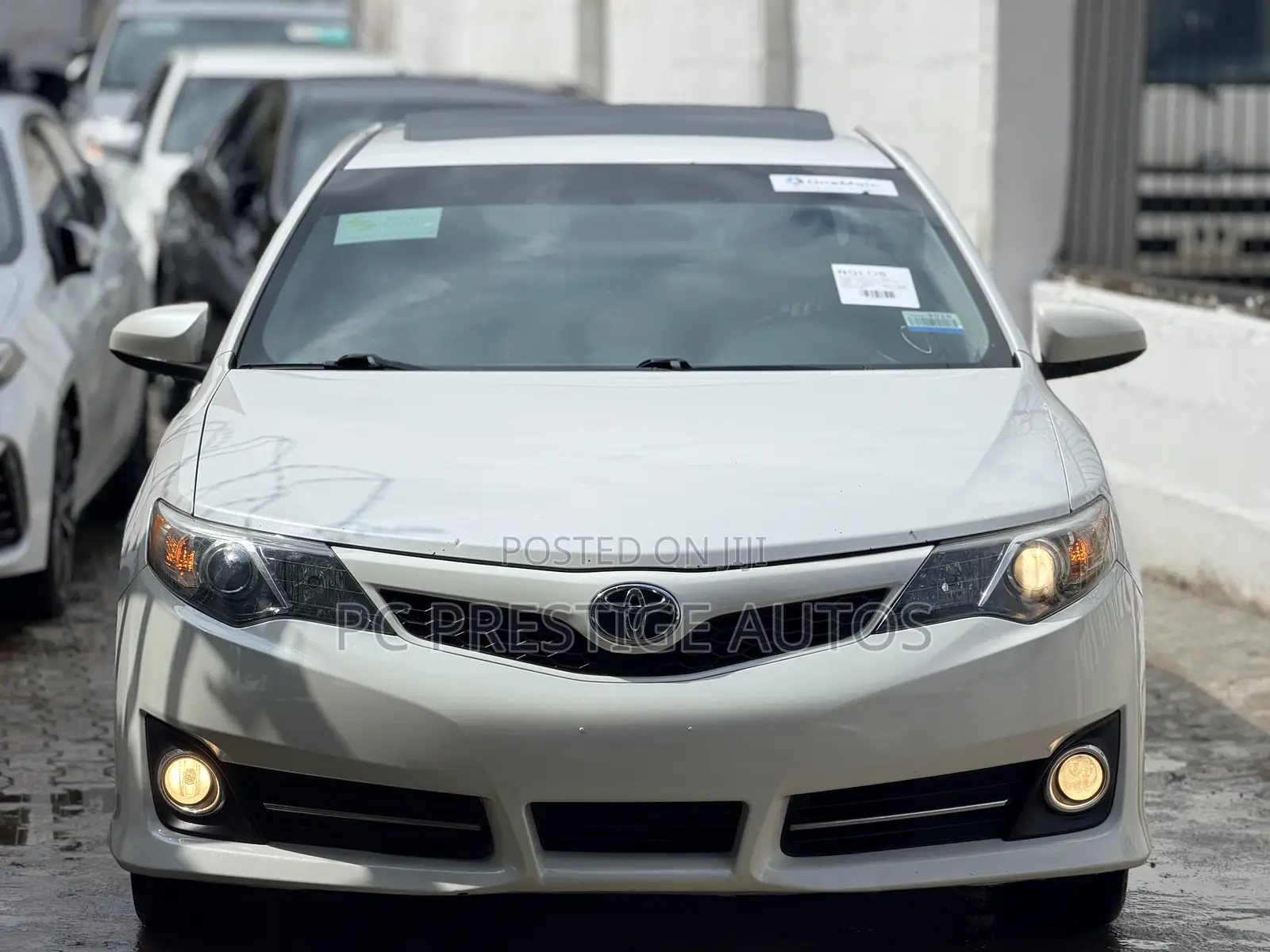 Toyota Camry SE 4dr Sedan (2.5L 4cyl 6A) 2013 White