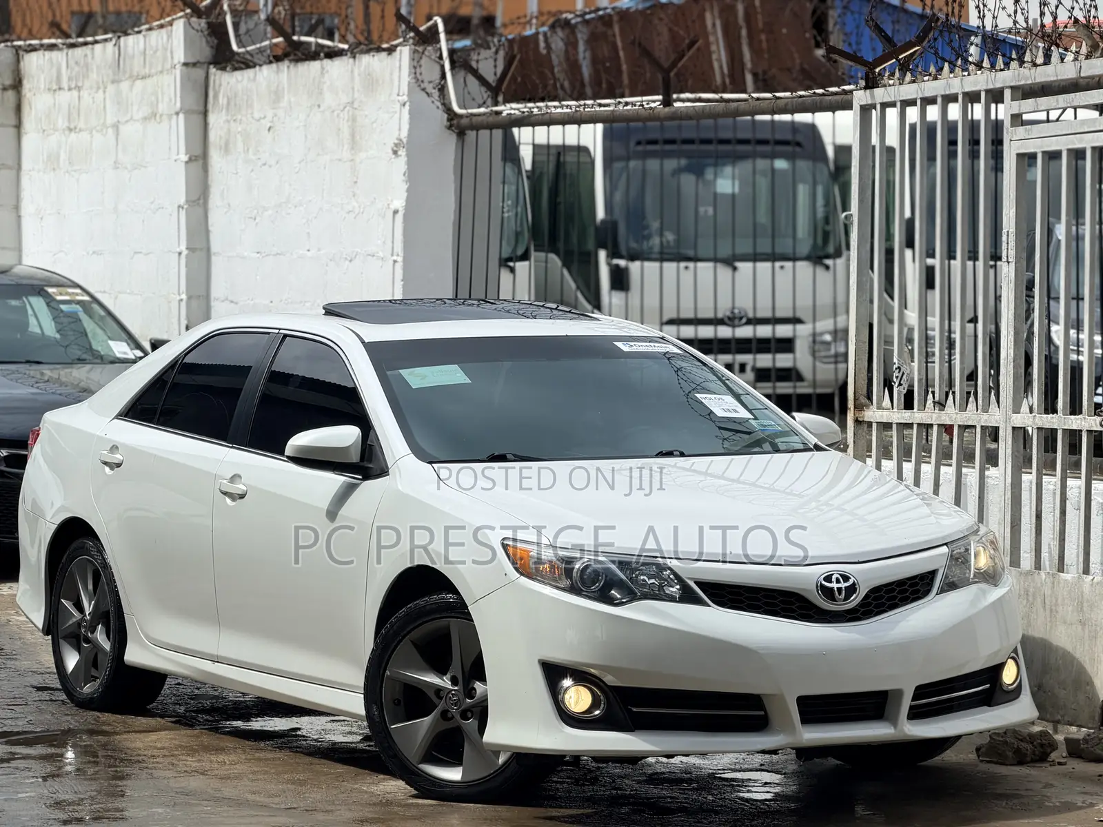 Toyota Camry SE 4dr Sedan (2.5L 4cyl 6A) 2013 White