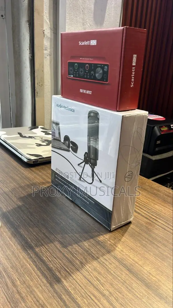 Scarlett 2i2 Soundcard Audio-Technica At2020usb+ Condenser Mic