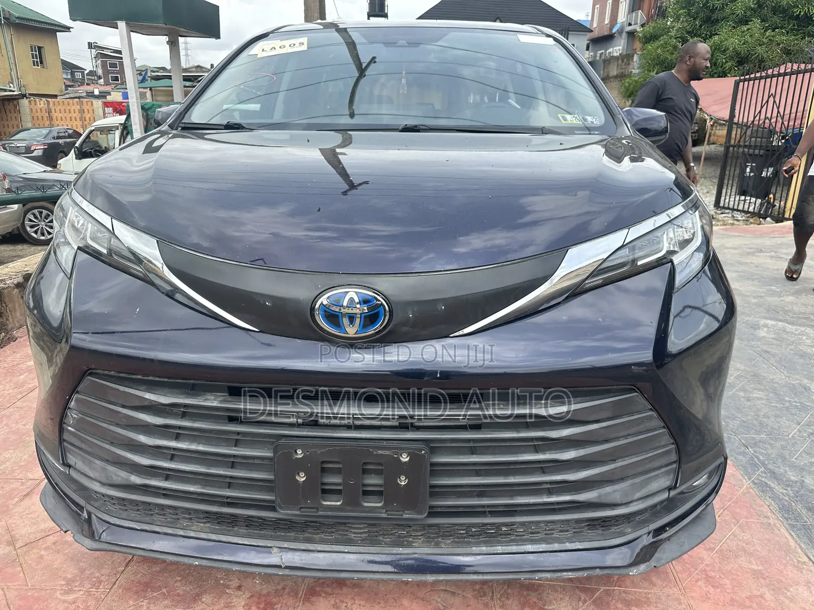 Toyota Sienna LE 2022 Blue