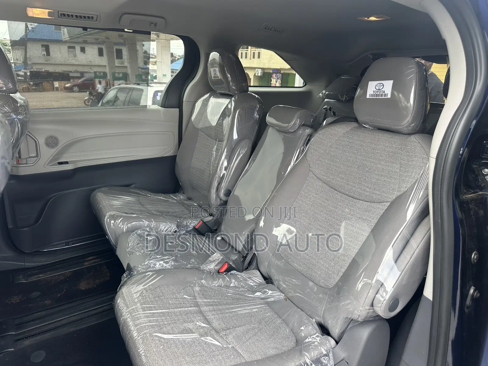 Toyota Sienna LE 2022 Blue