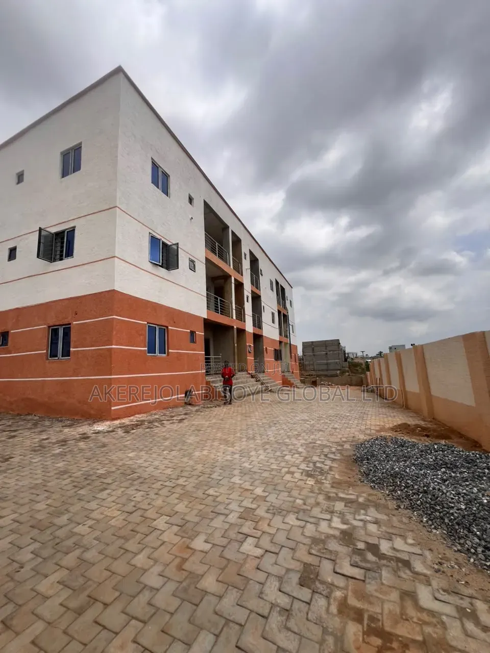 3bdrm Apartment in Wuye Abuja for sale