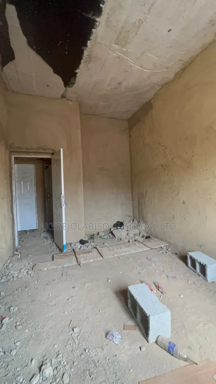 3bdrm Apartment in Wuye Abuja for sale