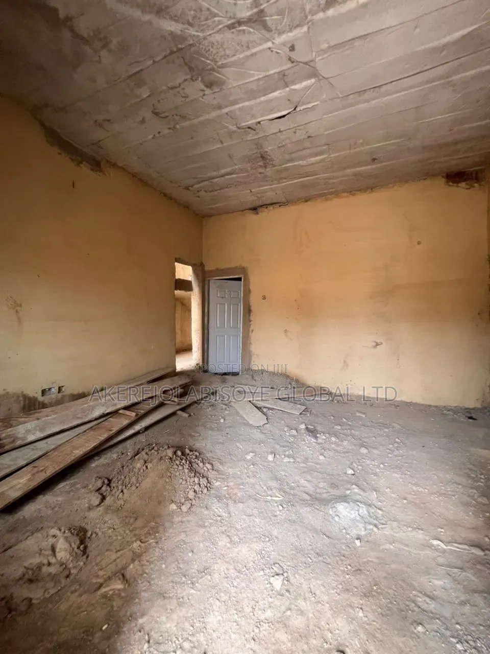 3bdrm Apartment in Wuye Abuja for sale