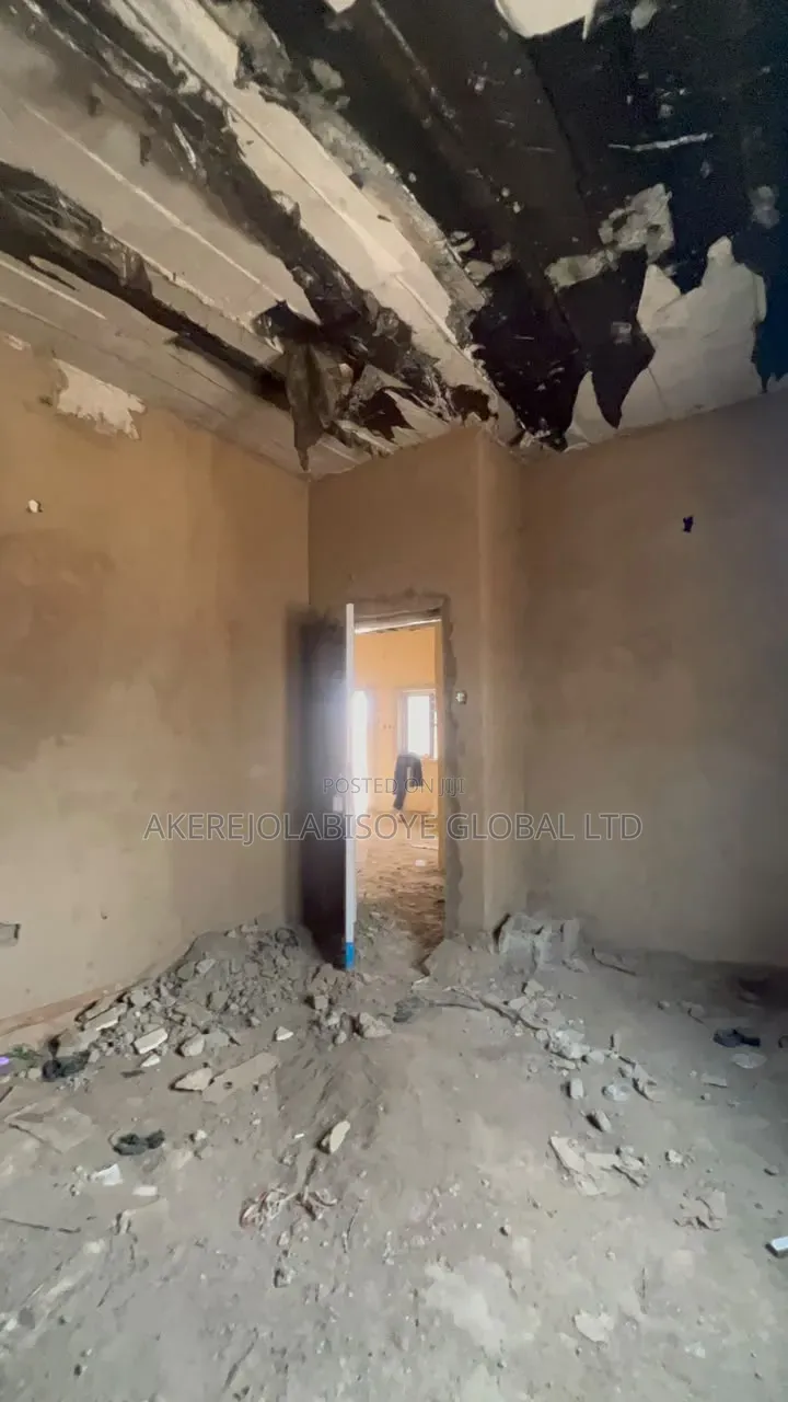 3bdrm Apartment in Wuye Abuja for sale