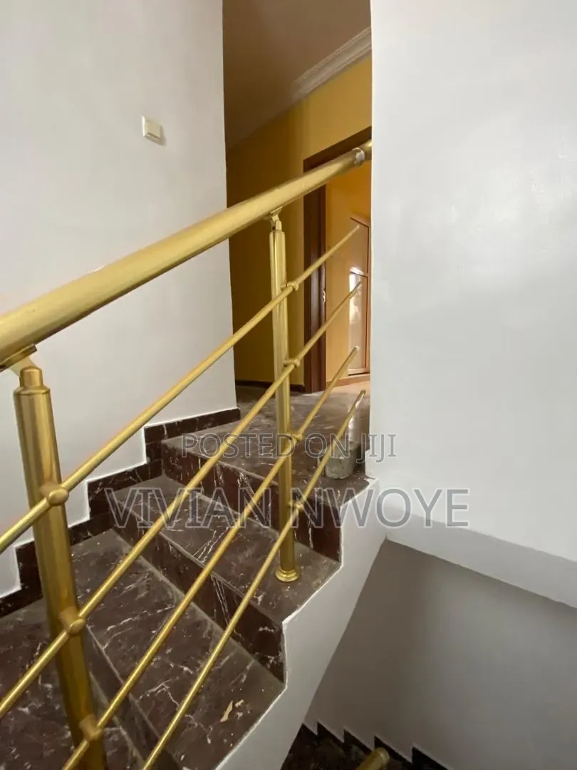 3bdrm Duplex in Jakande for rent