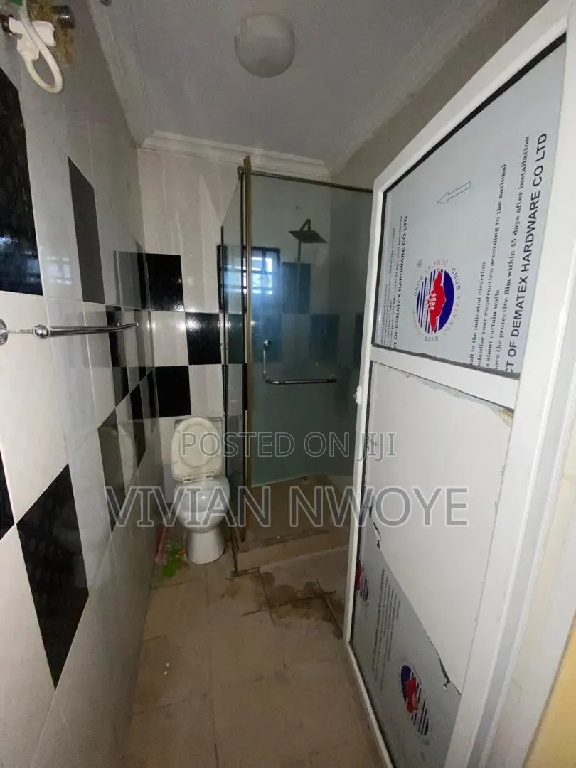 3bdrm Duplex in Jakande for rent