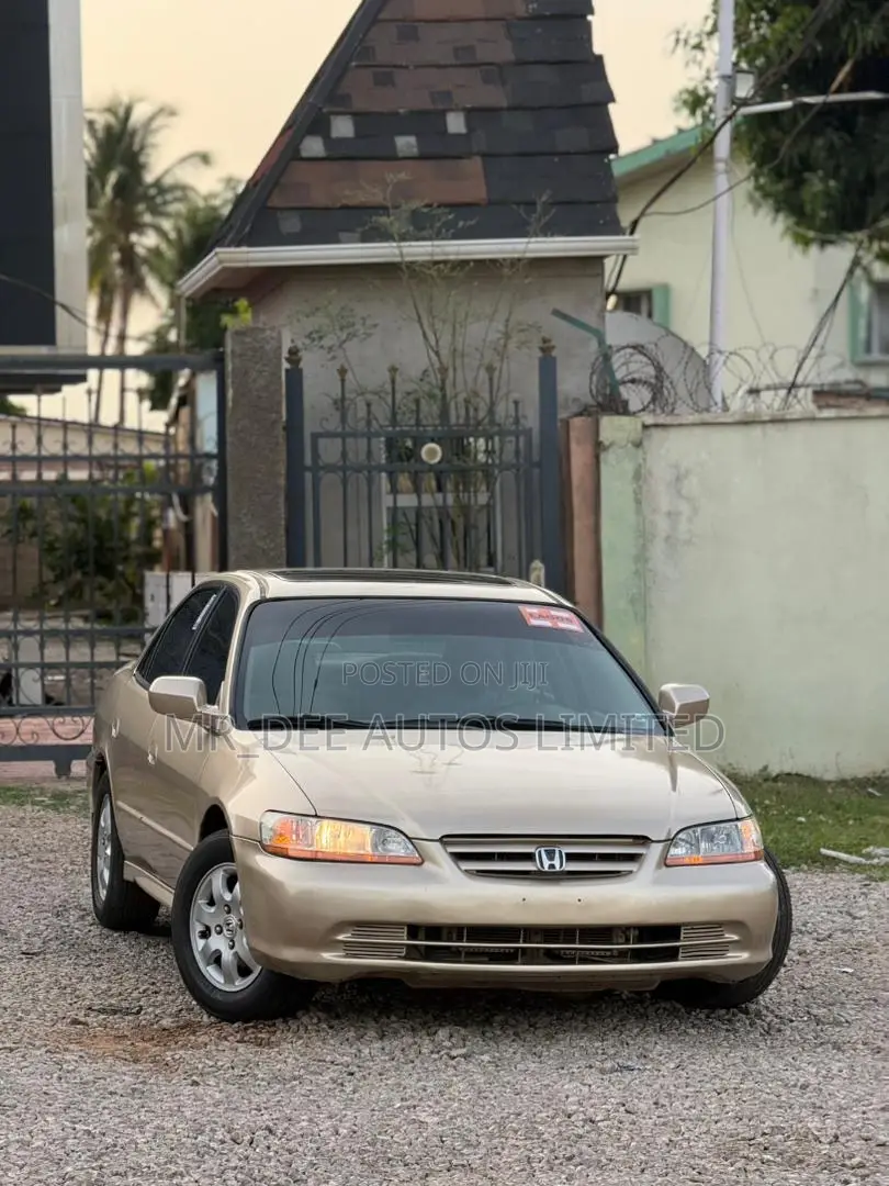 Honda Accord 2000 Gold