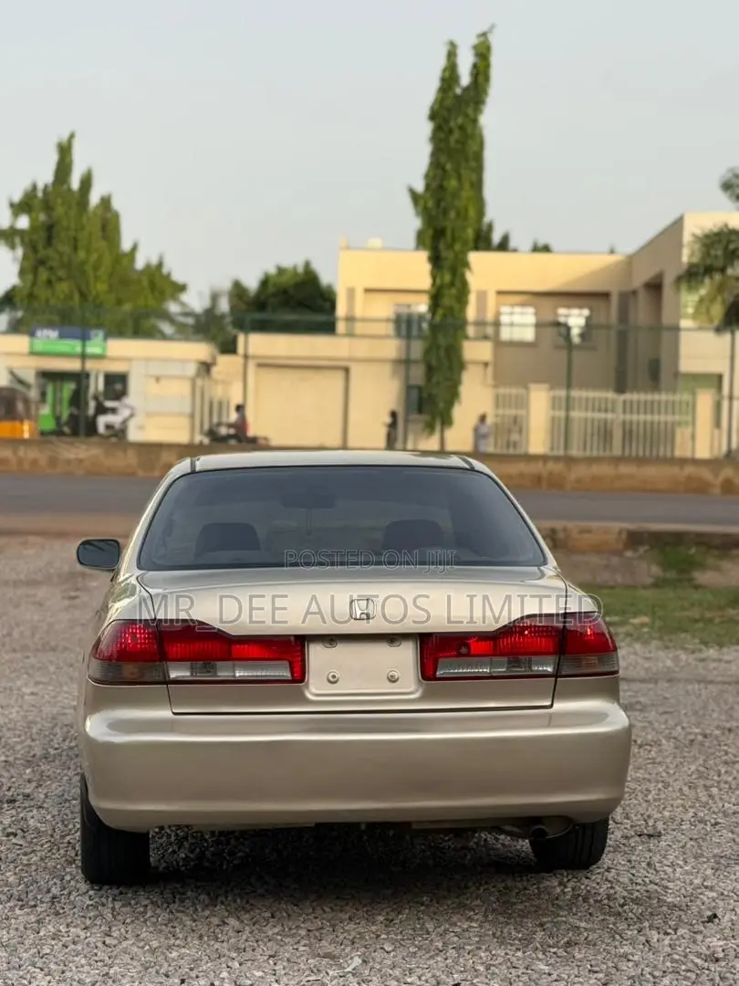 Honda Accord 2000 Gold