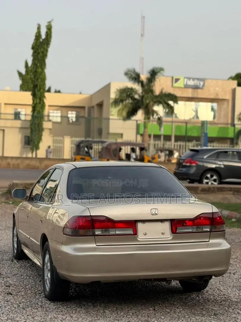 Honda Accord 2000 Gold
