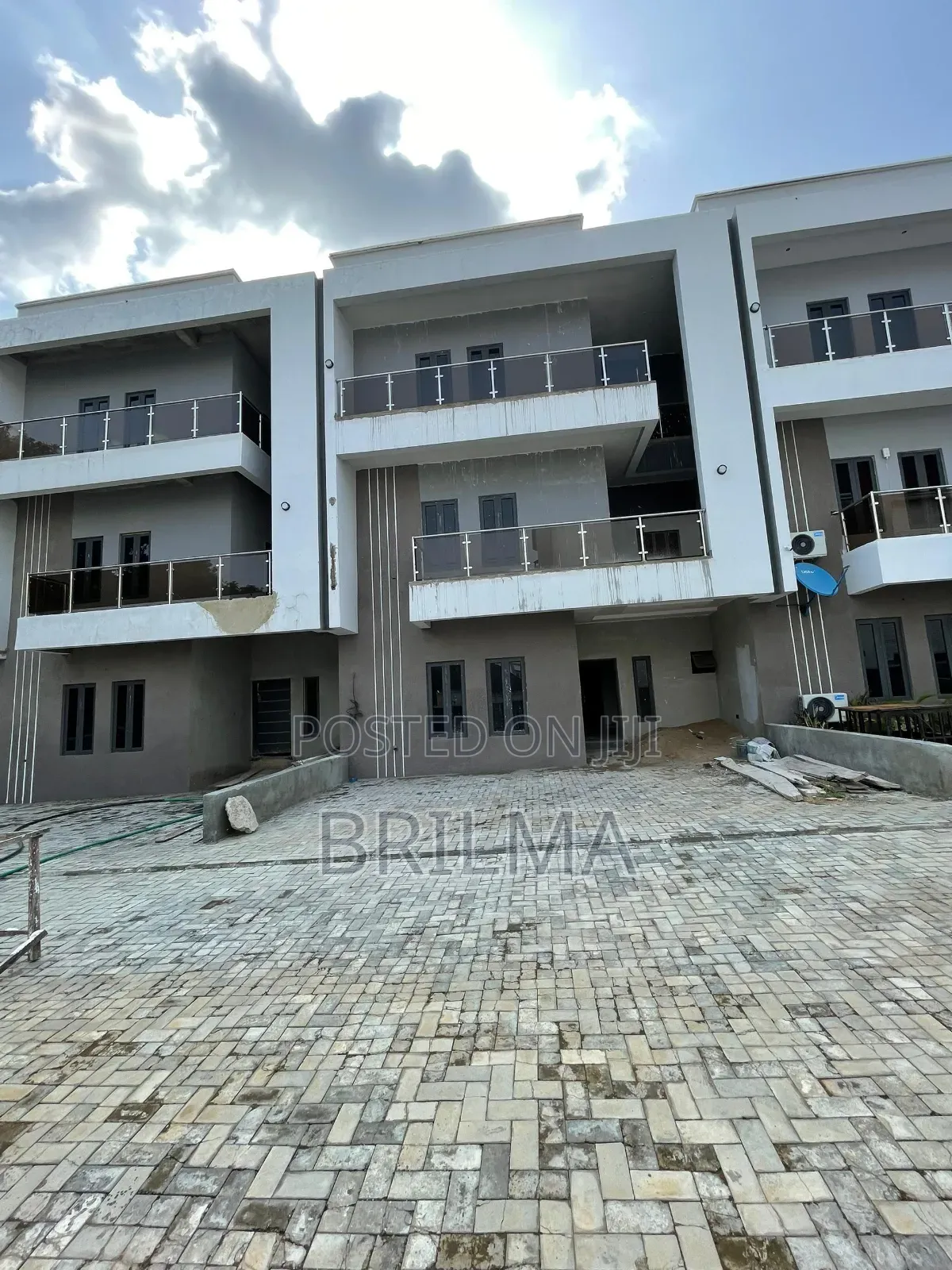 4bdrm Duplex in Life Camp for sale