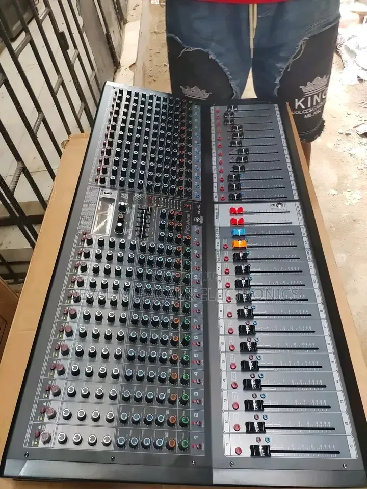 Yamaha 24channels Analogue Mixer