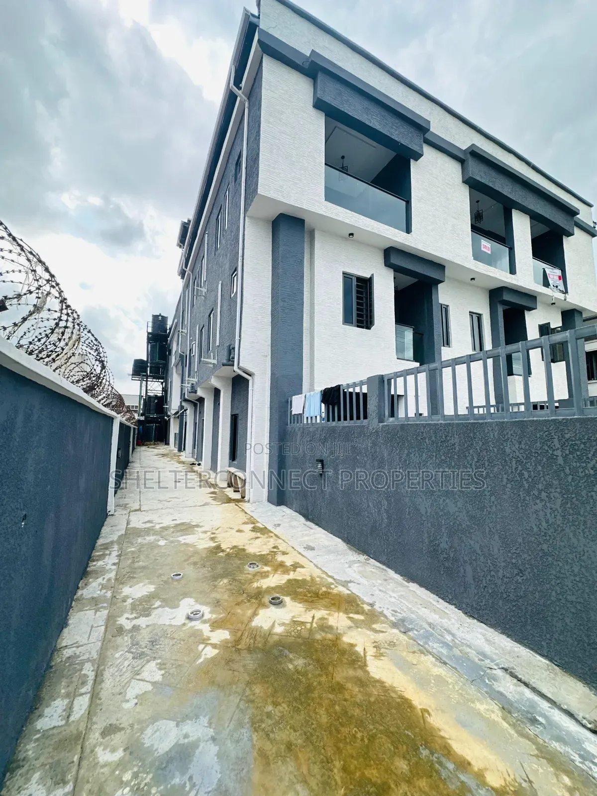 3bdrm Apartment in Lekki for sale