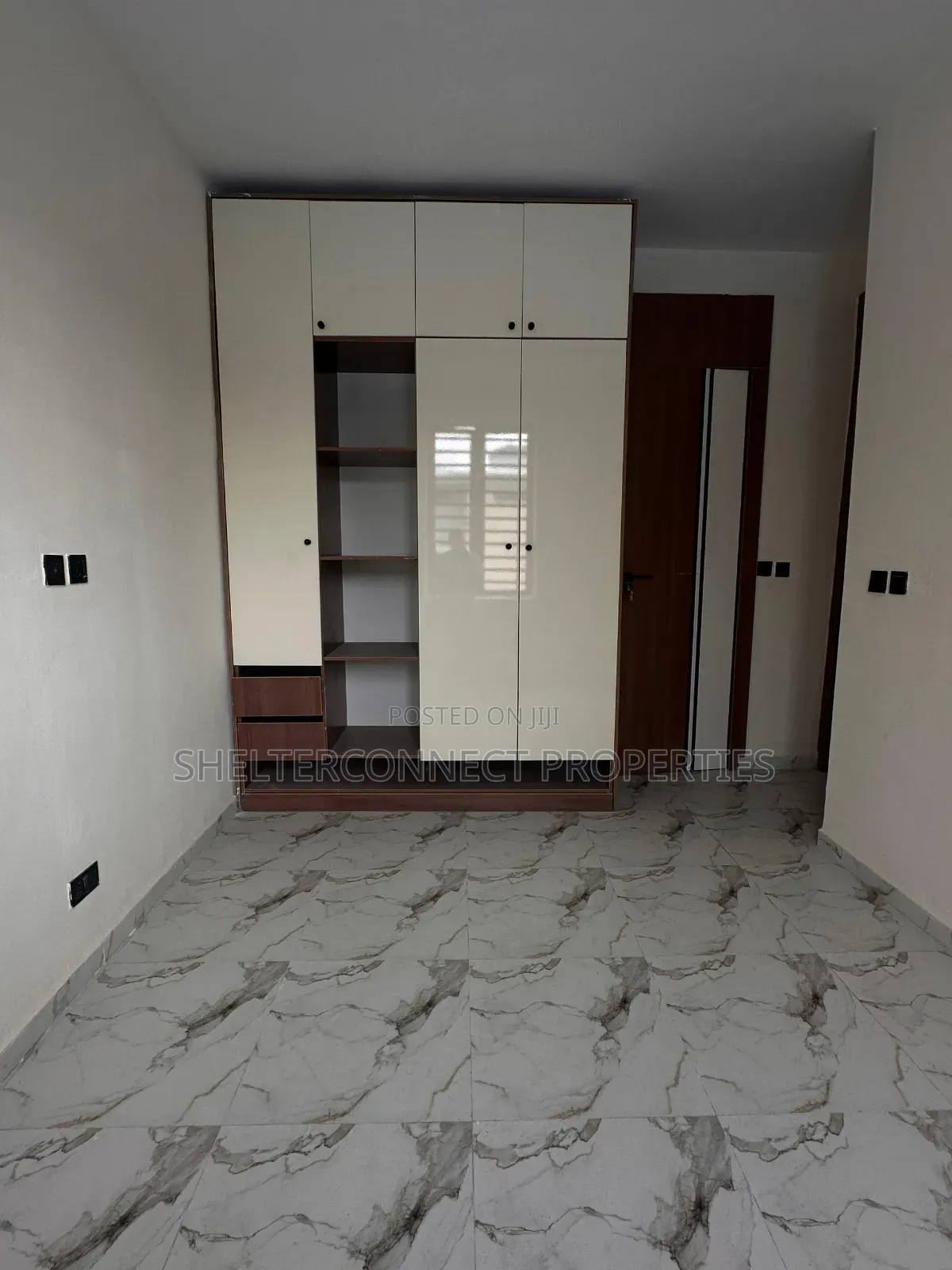 2bdrm Apartment in Lekki Expressway for sale