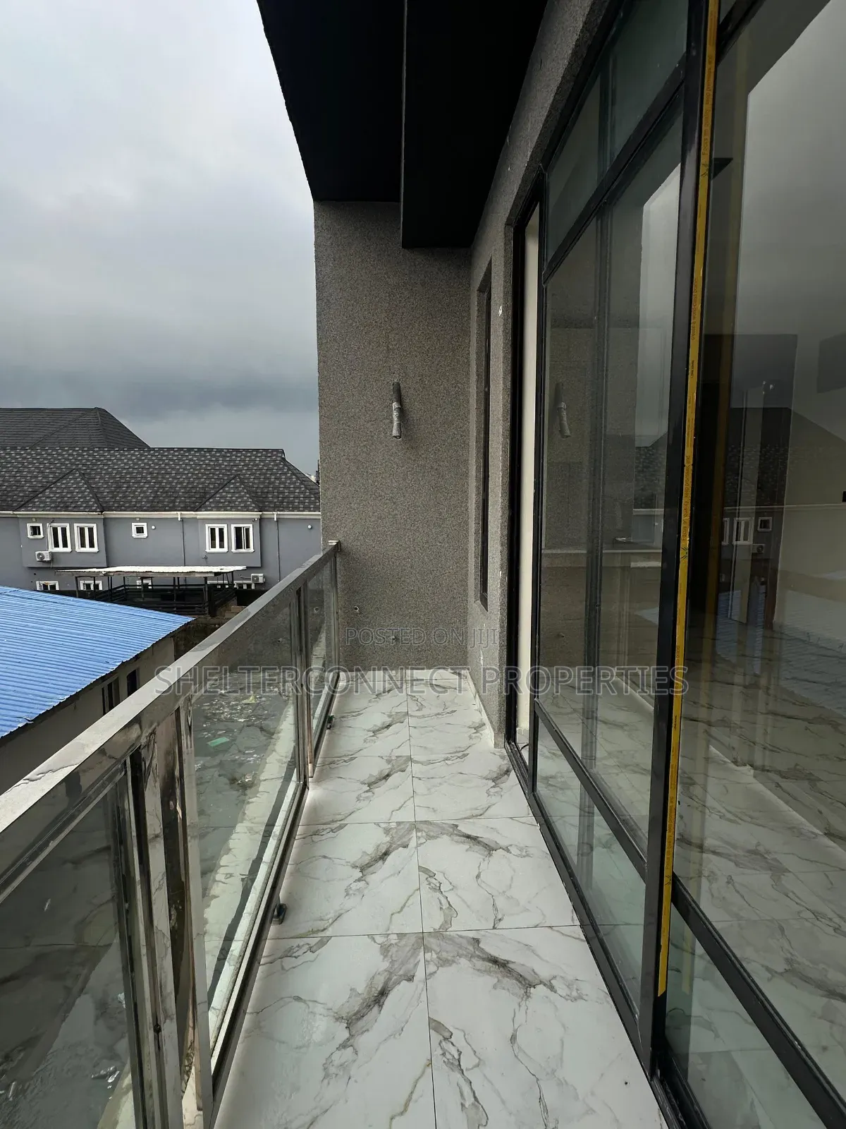 2bdrm Apartment in Lekki Expressway for sale