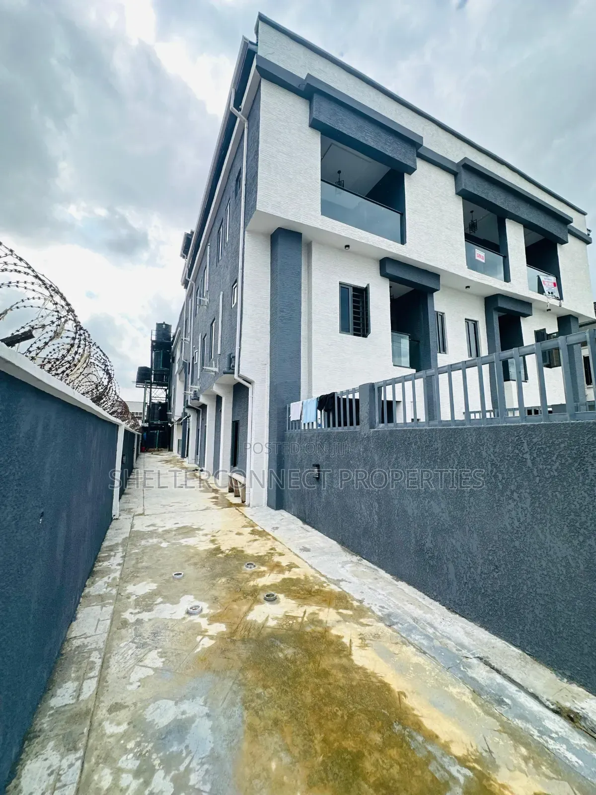 2bdrm Apartment in Lekki Expressway for sale