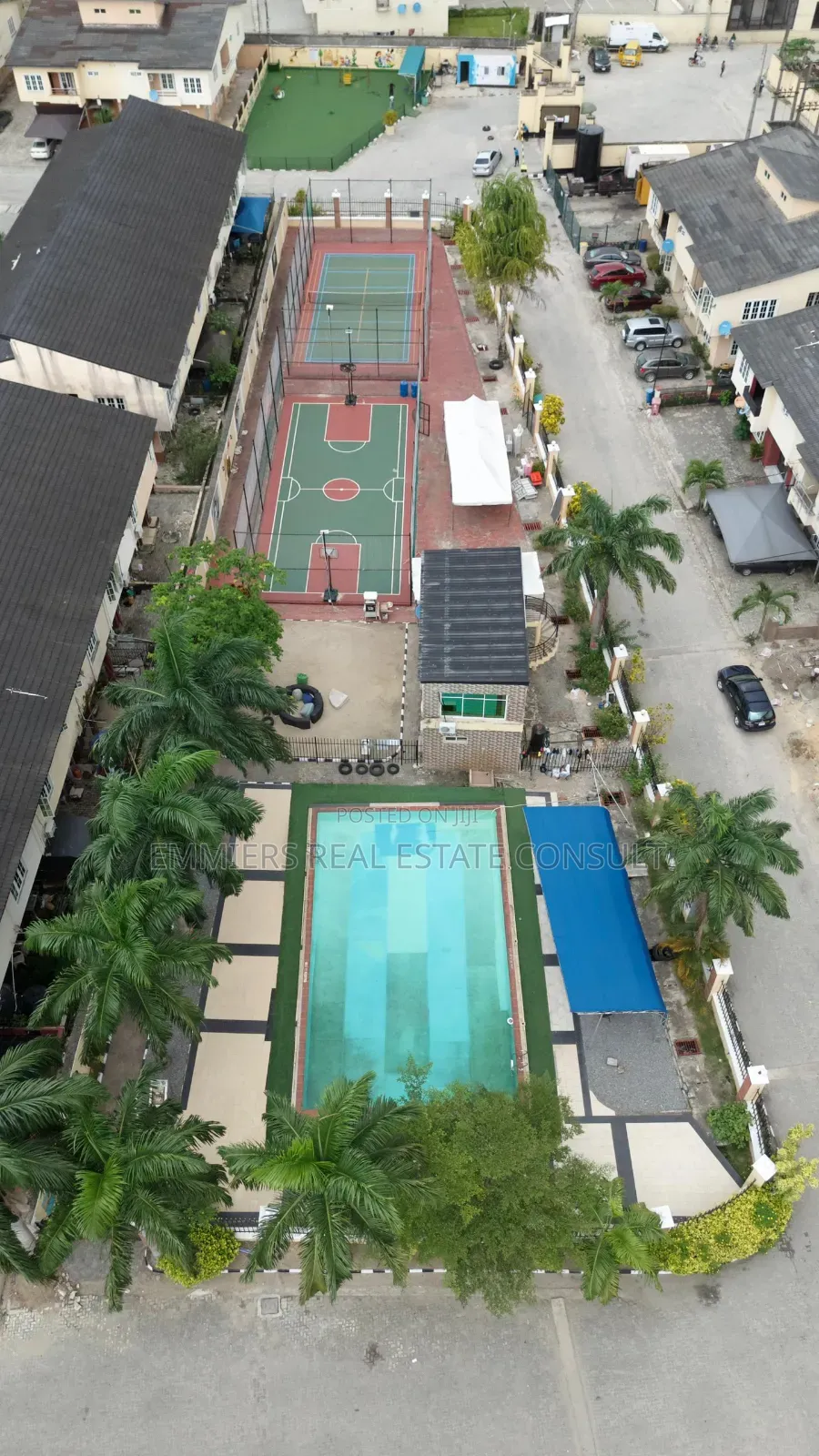 3bdrm Townhouse/Terrace in Off Lekki-Epe Expressway for sale