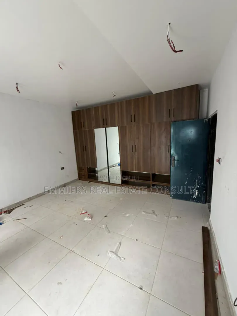 3bdrm Townhouse/Terrace in Off Lekki-Epe Expressway for sale