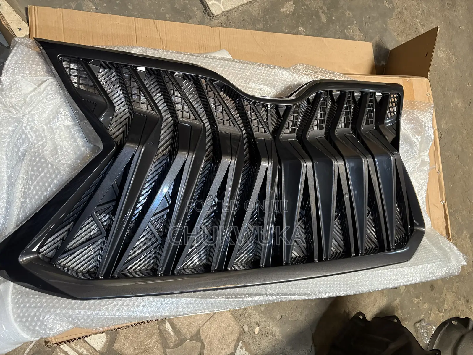 Front Grill Toyota Venza Vip Conversion